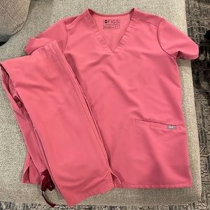 Mauve colored women’s fig medium scrub set
